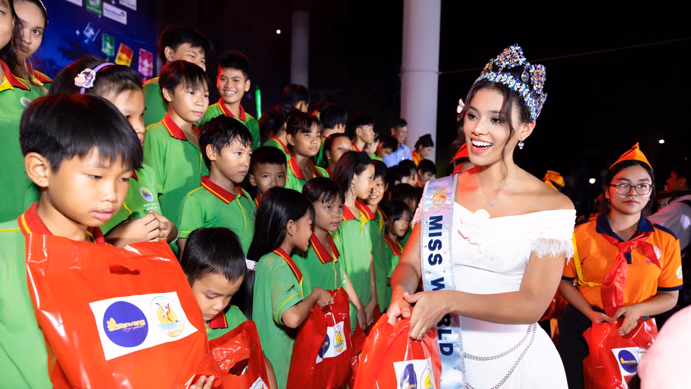 Top 3 Miss World 2026 đón Trung thu cùng thiếu nhi Việt Nam