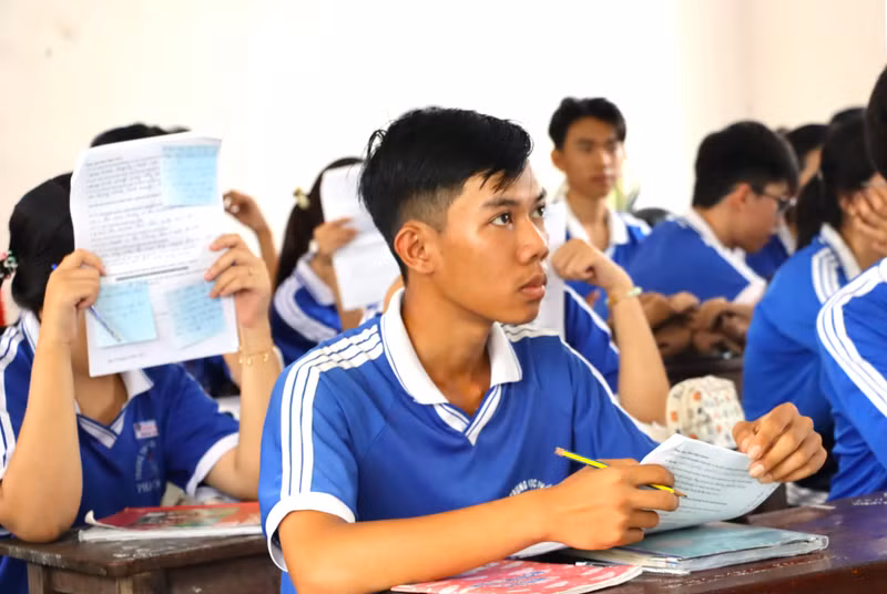 Lê Hữu Do, hiện là học sinh lớp 11D2, Trường THPT Phan Ngọc Hiển (thị trấn Năm Căn, huyện Năm Căn, Cà Mau). do-1.jpg