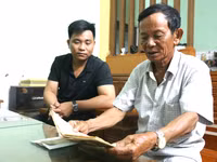 Ông Nguyễn Thanh Hà lưu giữ những trang nhật ký của cha và kỷ niệm về đợt quy tập 4 hài cốt liệt sĩ giữa rừng.