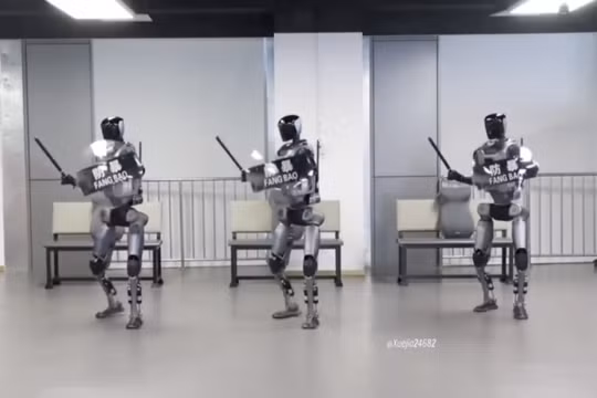 Robot Trung Quốc có thể bắt chước binh sĩ trong nhiệm vụ nguy hiểm
