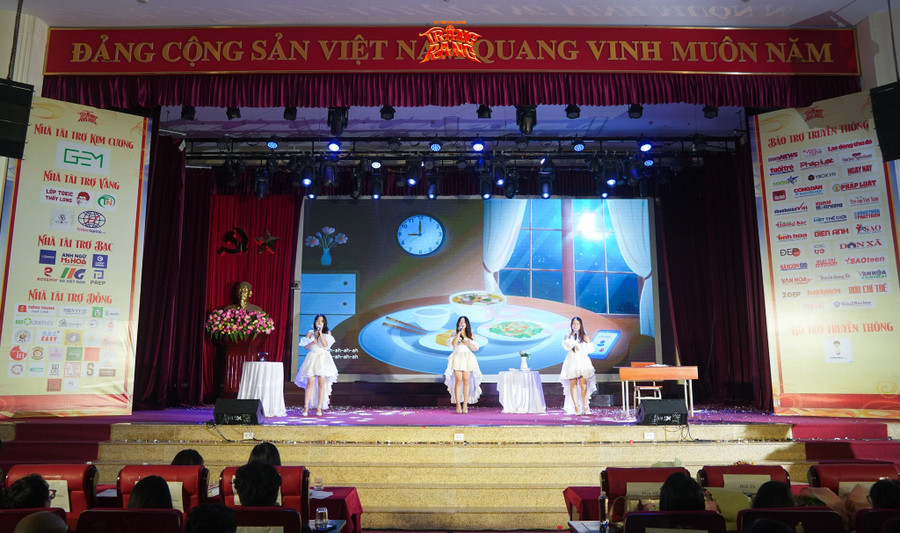 Không gian sân khấu rực rỡ ánh sáng, mở màn cho đêm hội đáng mong chờ. (Ảnh BTC) anh-2.jpg