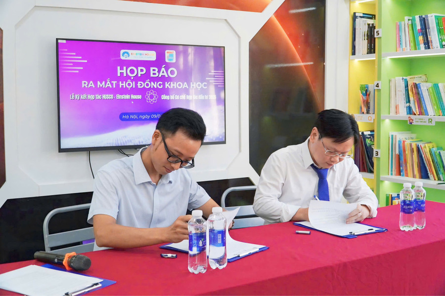 Đại diện Einstein House và HUSCO ký kết thỏa thuận hợp tác chiến lược. z6889358273488-65b7966b36dda574ec13b320b7e56de8.jpg