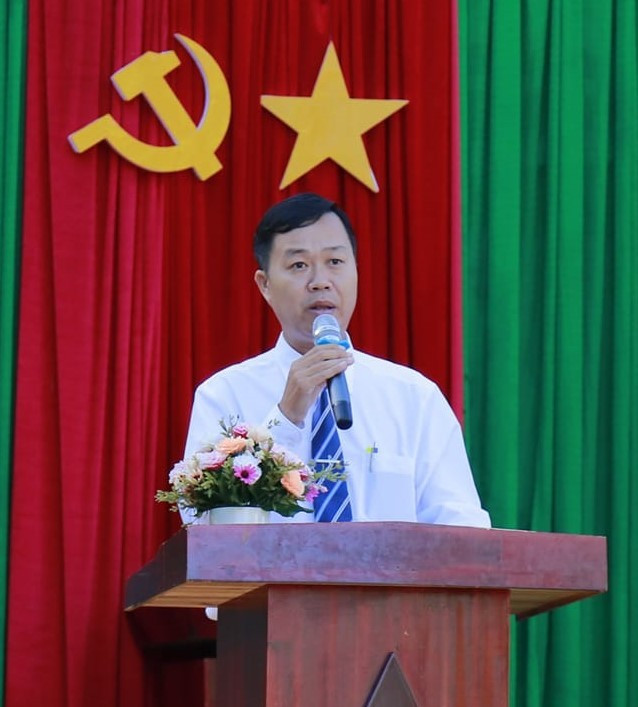 Thầy giáo Bùi Ngọc Luận - Hiệu trưởng trường PTDTNT THCS & THPT Nam Trà My. 484964828-4154205314854873-2088465631903705305-n.jpg