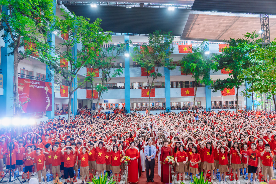 Thầy và trò Đoàn Thị Điểm sẵn sàng bước vào năm học mới trong không khí vui tươi, phấn khởi. 29-8-cs1-218.jpg
