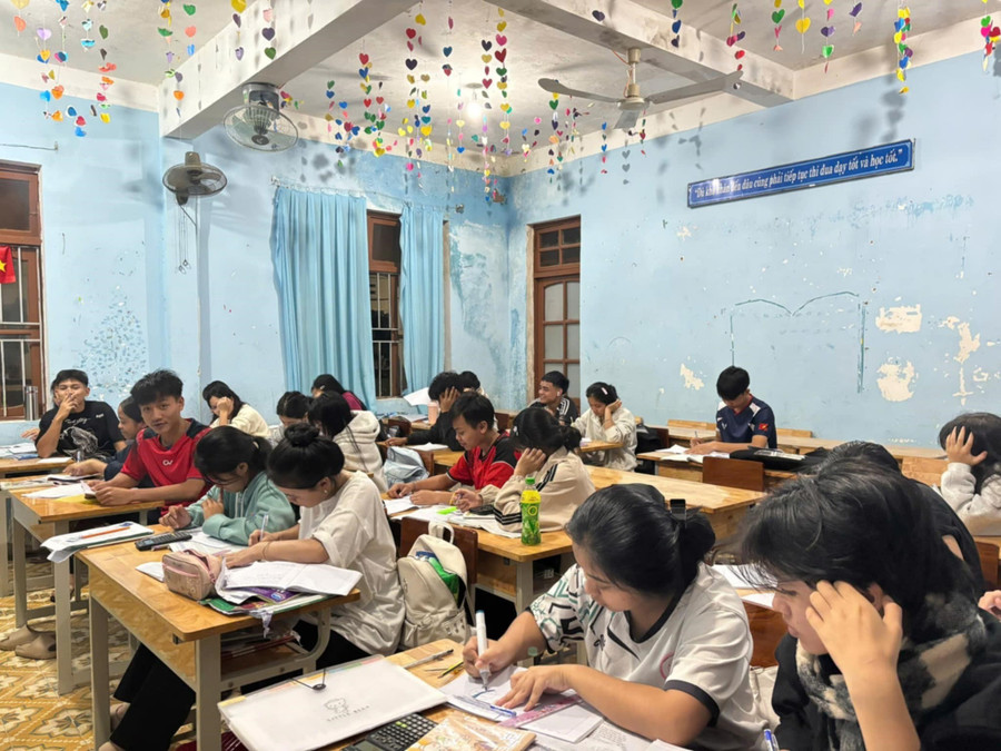 Giờ tự học buổi tối được duy trì đều đặn, giúp học sinh củng cố kiến thức và giữ nề nếp học tập. 49d9f6c3-59cf-4983-a672-5922137378a3.jpg