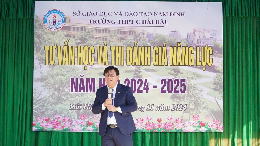 "Tư vấn học và thi đánh giá năng lực" là một hoạt động giúp học sinh thích ứng với sự thay đổi trong công tác tuyển sinh.