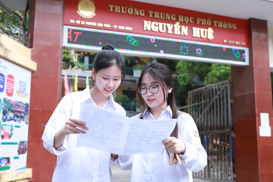 Thí sinh dự thi tốt nghiệp THPT năm 2024 tại Nam Định. Ảnh: Đình Tuệ. 