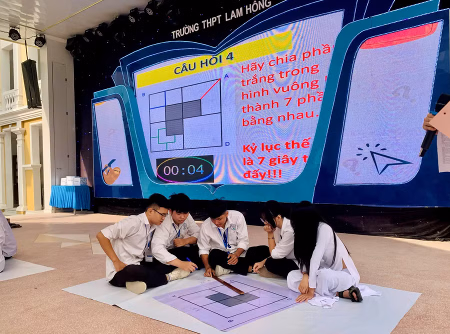 Học sinh cùng thỏa luận và tư duy tìm ra câu trả lời cho câu hỏi.