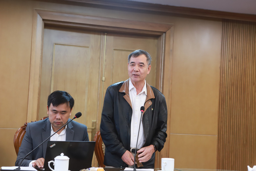 TS Lê Trường Tùng - đại diện Trường Đại học FPT trao đổi ý kiến về dự thảo. 9.jpg