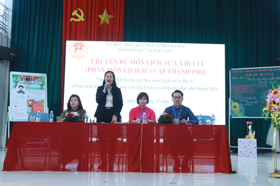 Lãnh đạo, chuyên viên Sở GD&ĐT Hà Nội đánh giá cao hiệu quả của tiết dạy chuyên đề của Phòng GD&ĐT Hoài Đức và Trường THCS Vân Canh.