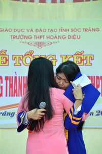 Xúc động Lễ tri ân và trưởng thành của học sinh ảnh 2