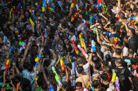 Chùm ảnh lễ hội té nước Songkran của Thái Lan 'xua tan vận rủi' 