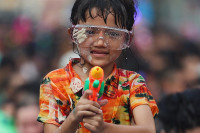 Chùm ảnh lễ hội té nước Songkran của Thái Lan 'xua tan vận rủi' 