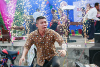  Thời gian gần đây, tôi có chút thời gian rảnh nên vui vẻ nhận lời tham gia cùng Trần Bình Trọng chứ không phải vì cát-xê hay vì lý do gì khác. Mặc dù vai diễn của tôi trong Đại gia chân đất 6 không quá mới mẻ và đặc sắc nhưng tôi sẽ cố gắng hết mình để đem đến tiếng cười cho khán giả. 