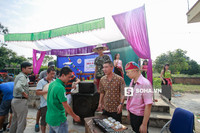  Với mong muốn tôn vinh người phụ nữ chân lấm tay bùn, trưởng ban văn hóa thôn Công Lý đã đứng ra tổ chức cuộc thi Hoa hậu quý bà của thôn. 