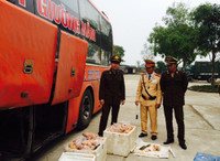 Thanh Hóa: Liên tiếp bắt giữ xe khách chở thực phẩm bẩn ảnh 1