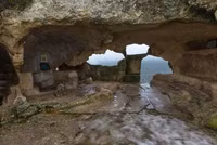 Làng ma trong hang ở châu Âu ảnh 5