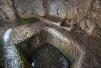 Làng ma trong hang ở châu Âu ảnh 3