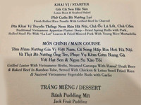 Beckham thích thú dùng đũa ăn món Việt Nam ảnh 5 Beckham thích thú dùng đũa ăn món Việt Nam ảnh 5