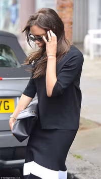 Victoria Beckham điệu đà ra phố 10