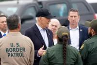 Chùm ảnh Tổng thống Biden và ông Trump thăm biên giới phía Nam Hoa Kỳ