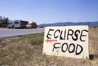 Người Mỹ có nguy cơ gặp tắc đường tồi tệ nhất lịch sử vì phát cuồng với nhật thực ảnh 3