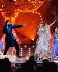 Chùm ảnh người nổi tiếng trong tiệc trước đám cưới xa hoa của con tỷ phú ở Ấn Độ