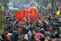 Hơn 30.000 người chen chúc xem lễ cưới cổ xưa ảnh 6