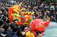 Hơn 30.000 người chen chúc xem lễ cưới cổ xưa ảnh 5