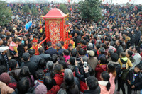 Hơn 30.000 người chen chúc xem lễ cưới cổ xưa ảnh 7