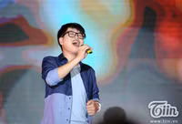 Nam sinh trường báo giả gái cực ngọt đêm nhạc kịch chào sinh viên mới