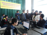 Khai mạc cuộc thi trực tuyến “Tuổi trẻ học tập và làm theo tấm gương đạo đức Hồ Chí Minh năm học 2014-2015“ ảnh 4