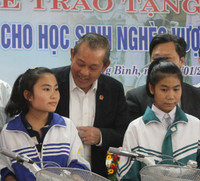 Quảng Bình: Tặng 50 xe đạp cho học sinh nghèo vượt khó ảnh 2