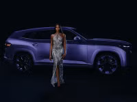 Chùm ảnh XM Mystique Allure của BMW lấy cảm hứng từ Naomi Campbell