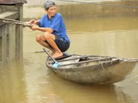 Thừa Thiên- Huế: Học sinh vùng ngập lũ được nghỉ học ảnh 2