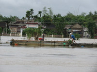 Thừa Thiên- Huế: Học sinh vùng ngập lũ được nghỉ học ảnh 6