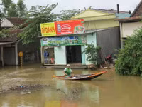 Thừa Thiên- Huế: Học sinh vùng ngập lũ được nghỉ học ảnh 10