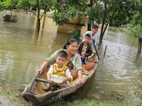 Thừa Thiên- Huế: Học sinh vùng ngập lũ được nghỉ học ảnh 4