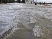 Thừa Thiên- Huế: Học sinh vùng ngập lũ được nghỉ học ảnh 11