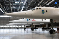 Hình ảnh ông Putin vào buồng lái máy bay ném bom Tu-160M