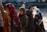 Cuộc bầu cử lớn nhất thế giới đối mặt với thách thức từ ông trời