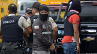 Chùm ảnh các tay súng xông vào đài truyền hình ở Ecuador