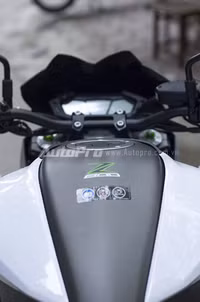 Cận cảnh Kawasaki Z800 ABS màu trắng đầu tiên tại Hà Nội ảnh 17