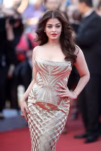 Aishwarya Rai - Hoa hậu được đánh giá đẹp nhất thế giới cũng là minh tinh hàng đầu Ấn Độ đứng ở vị trí thứ 8.