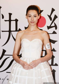 Thứ 10 là người đẹp xứ Cảng thơm Lương Lạc Thi.