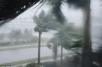 Mỹ: Bang Florida oằn mình dưới siêu bão Irma ảnh 5