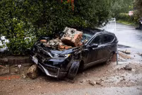 Chùm ảnh bão ‘sông khí quyển’ tàn phá California