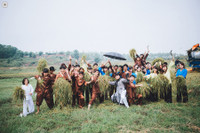 Teen quậy tưng bừng với bộ ảnh kỷ yếu “Mùa gặt quê em“ ảnh 4