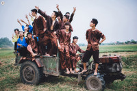 Teen quậy tưng bừng với bộ ảnh kỷ yếu “Mùa gặt quê em“ ảnh 11