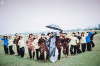 Teen quậy tưng bừng với bộ ảnh kỷ yếu “Mùa gặt quê em“ ảnh 1